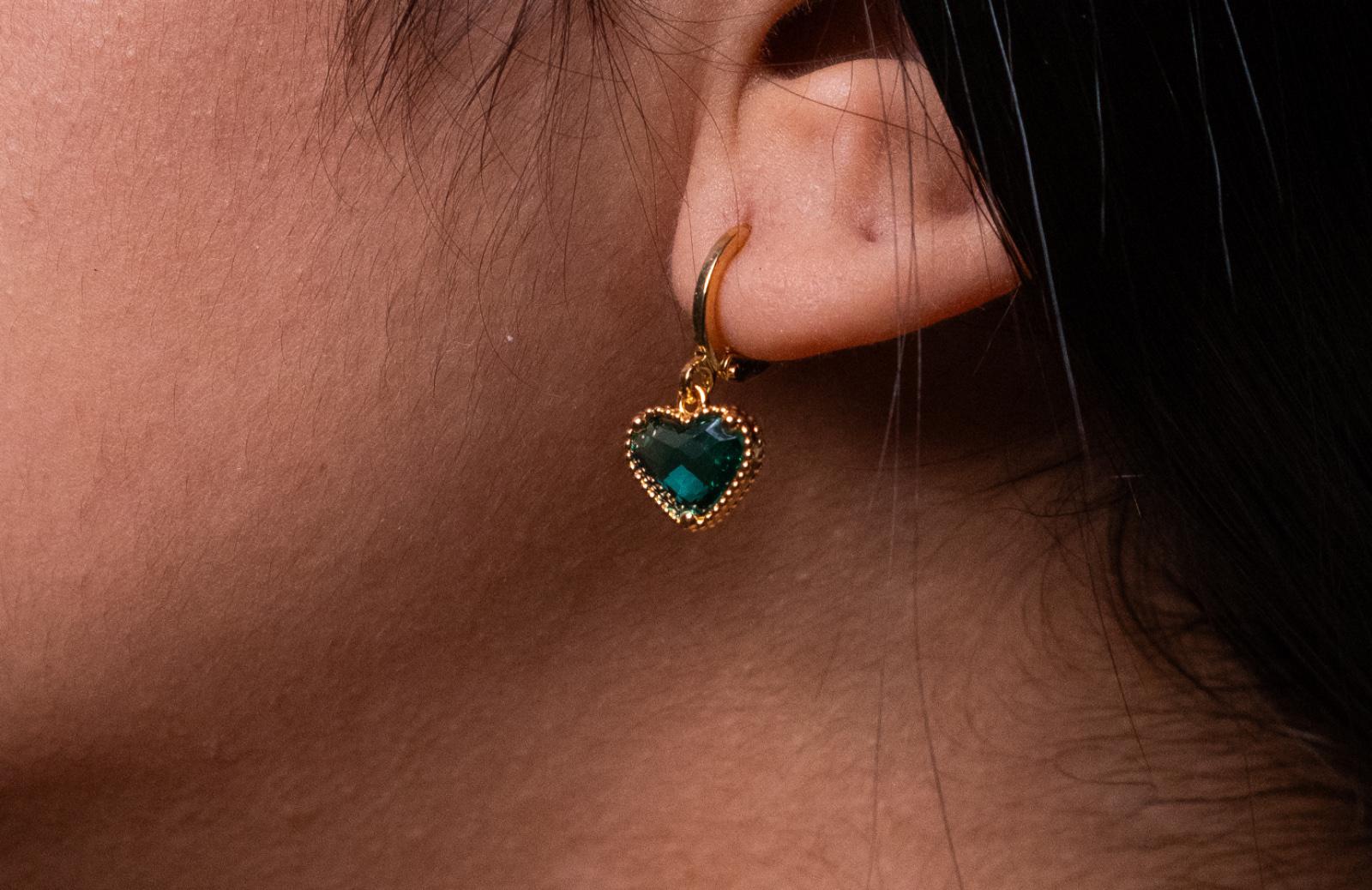 Brinco Coração de Cristal Banhado a Ouro 18k – Vittani