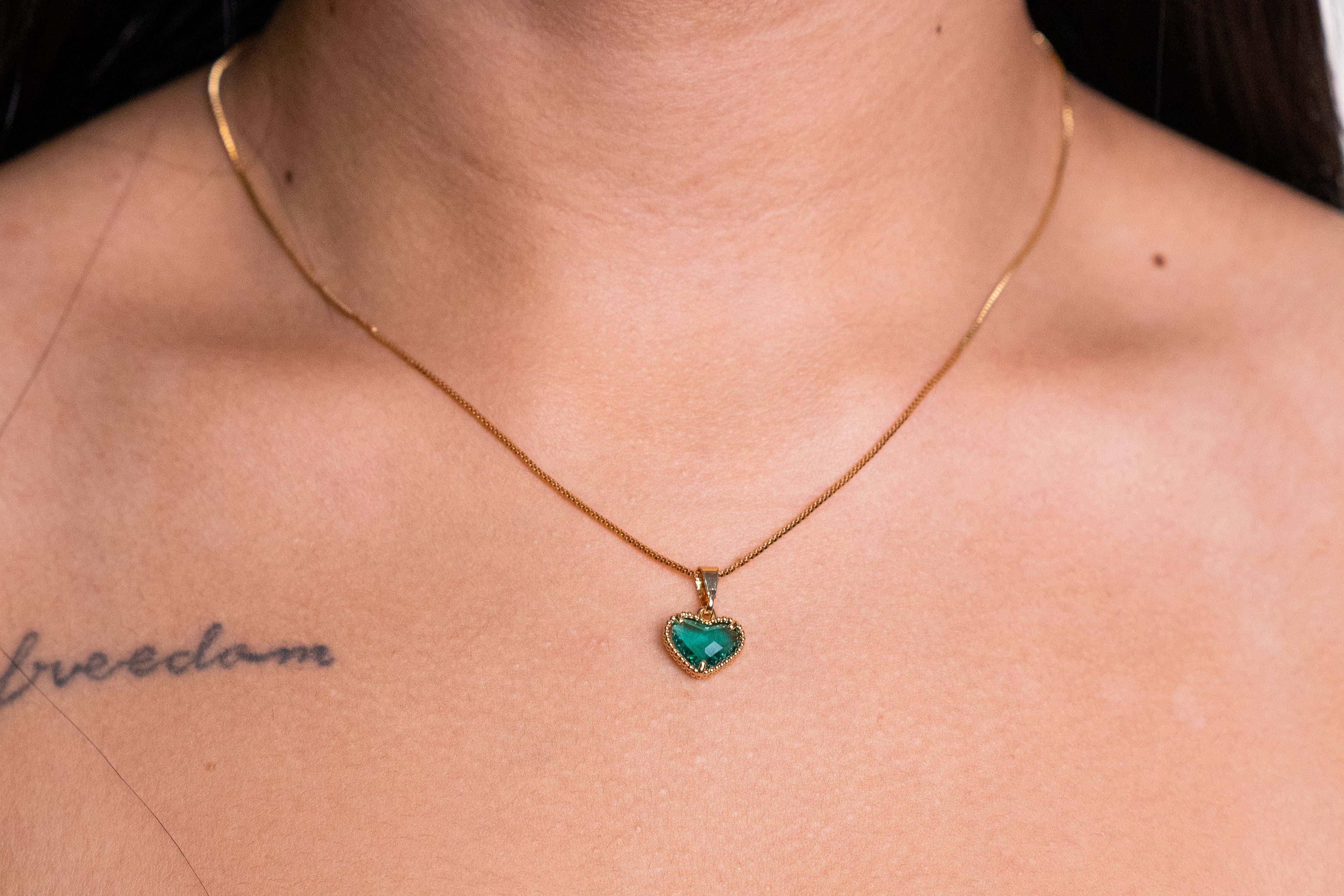 Colar Coração Esmeralda Banho de Ouro 18K - Vittani