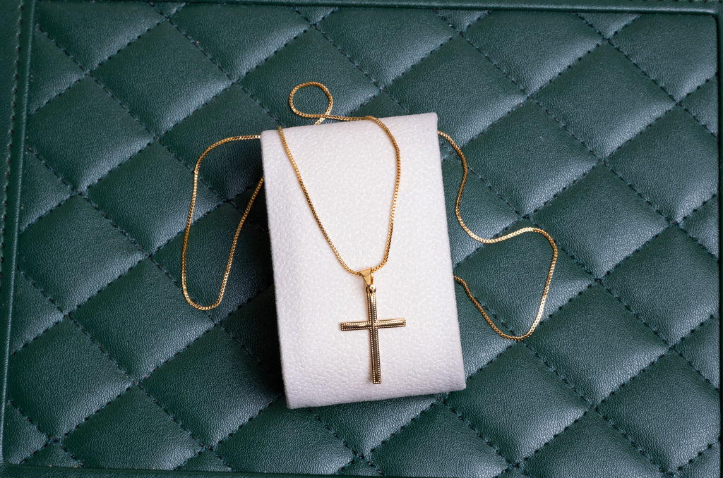 Corrente de Cruz Masculina Banhada a Ouro 18k