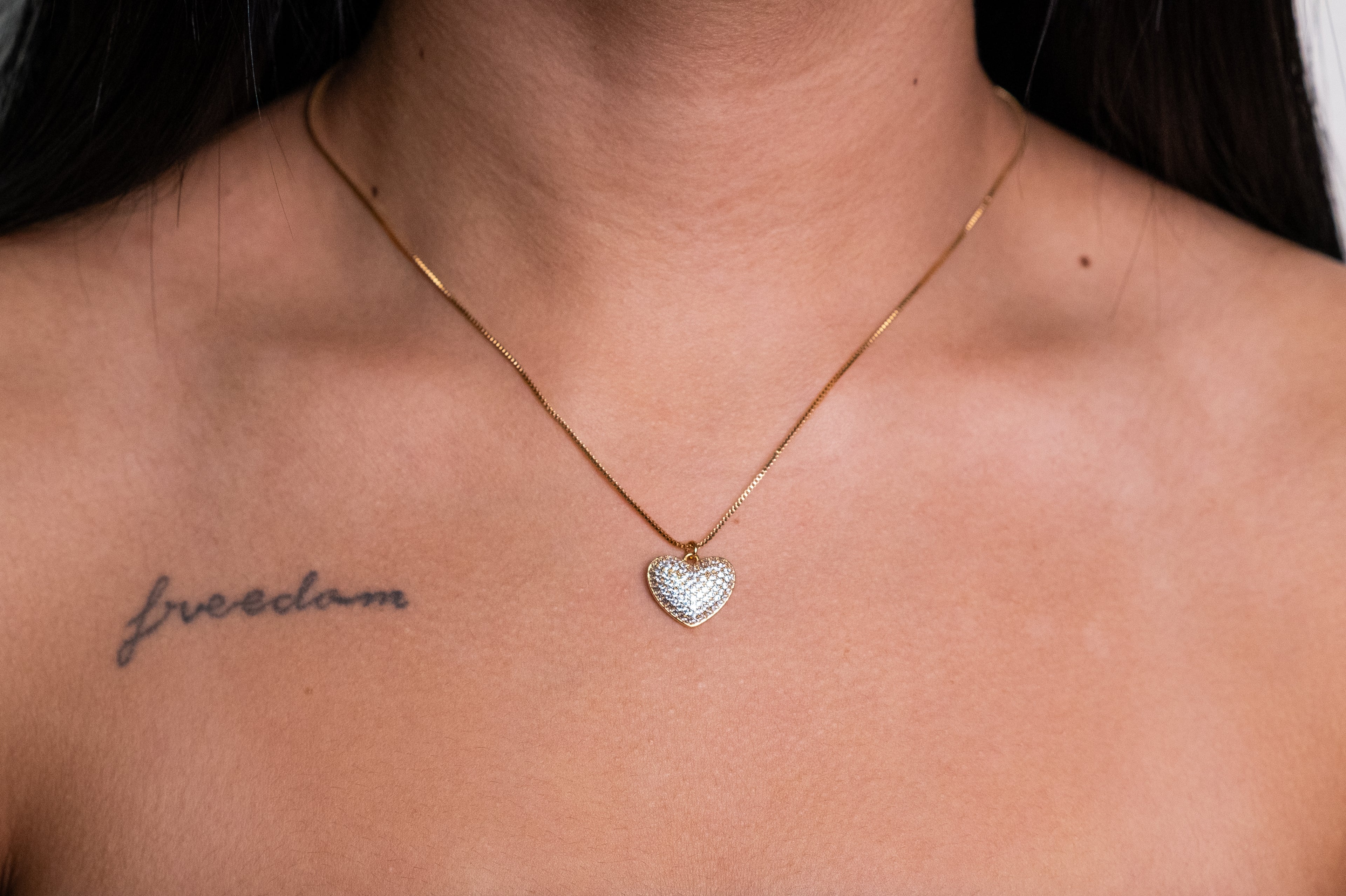 Colar Coração Cravejado Banhado a Ouro 18k