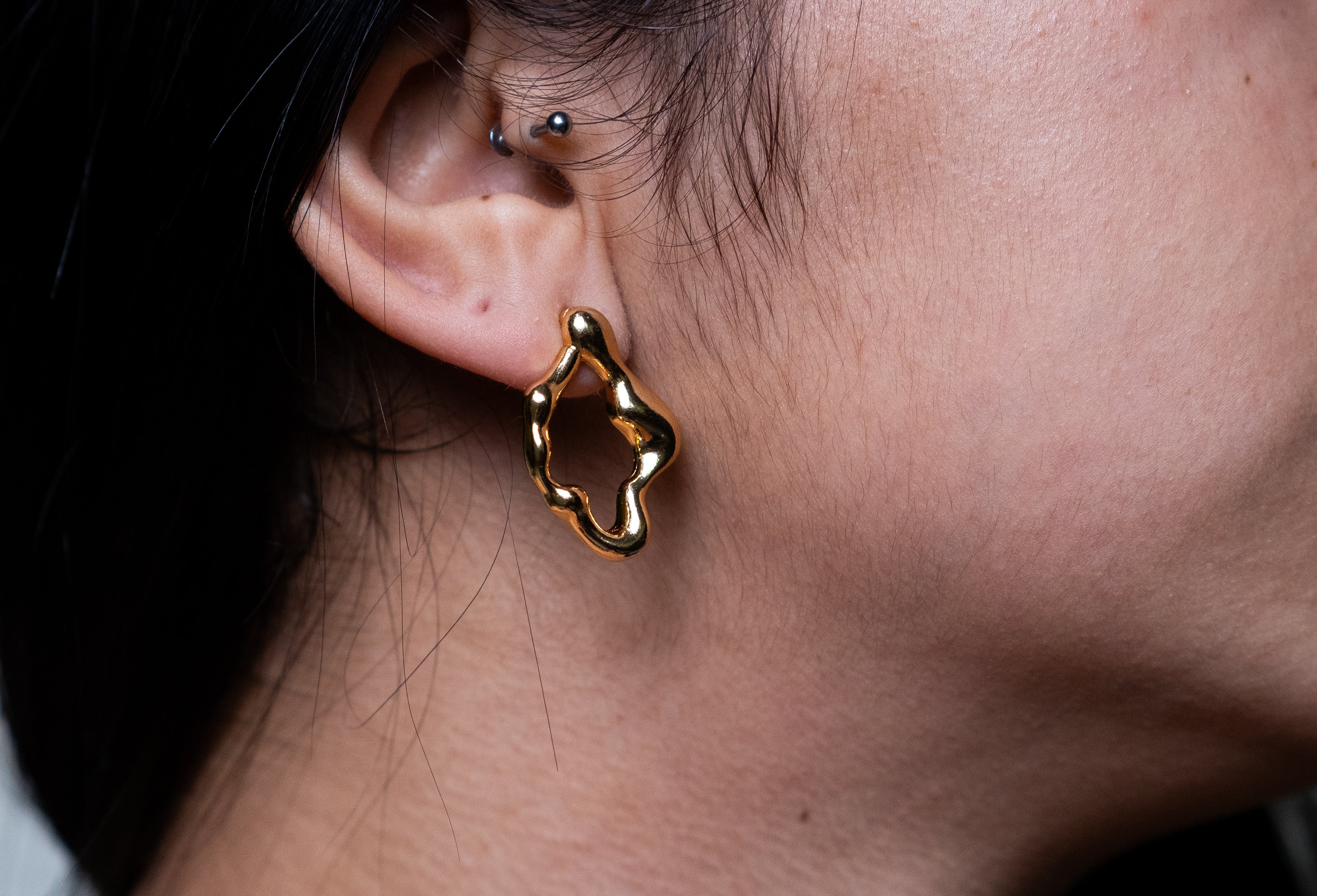 Brinco Pista Orgânica Banhado a Ouro 18k – Vittani